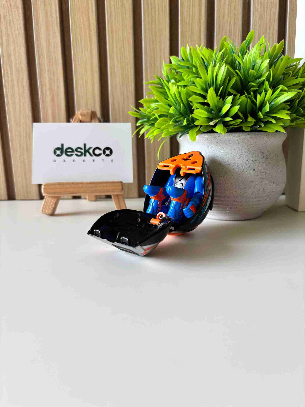 2-in-1 Die-Cast Bike Helmet Racer Action Figure Desk Toy