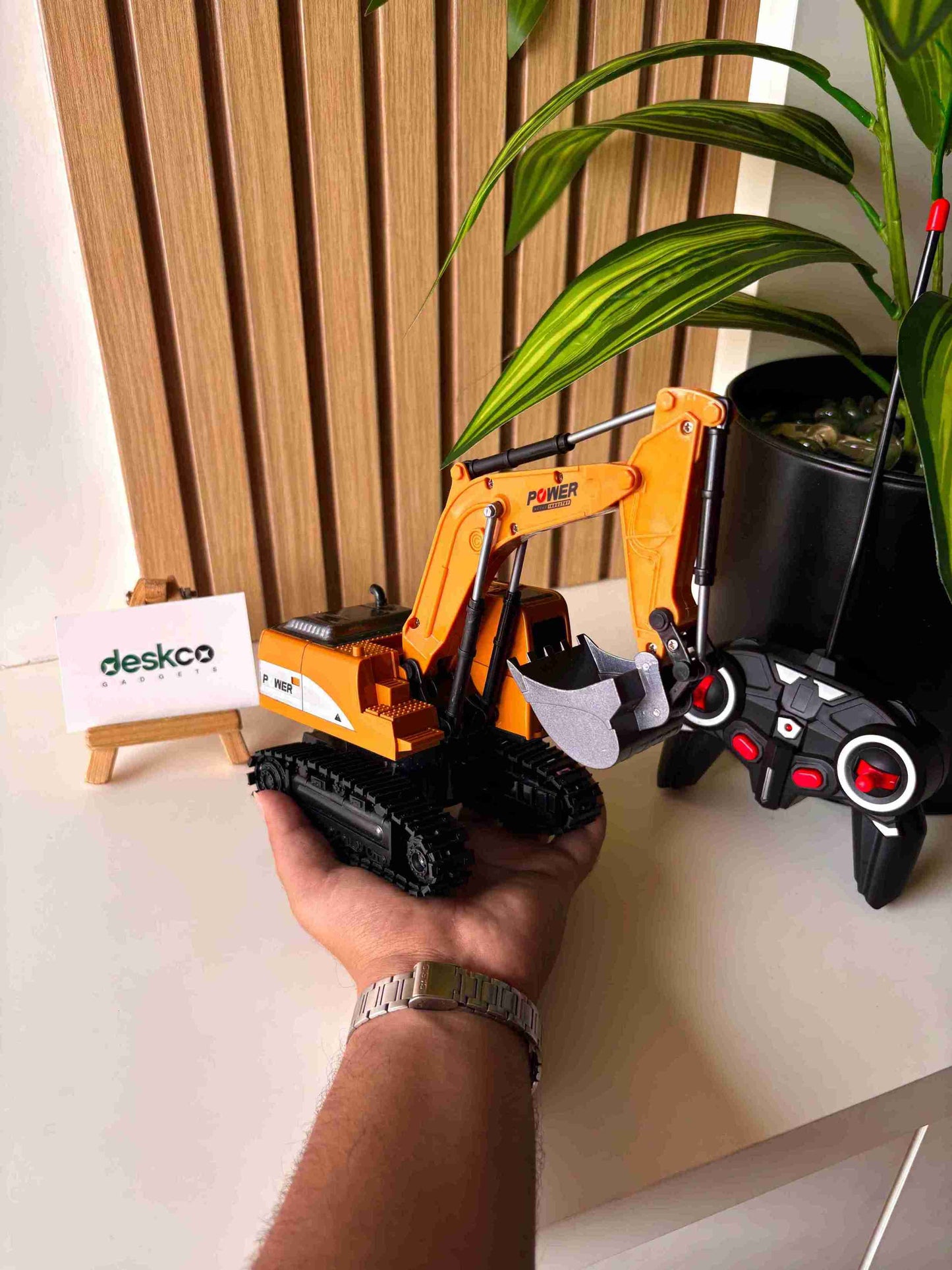 RC Excavator Metallic Bucket Construction Vehicle. | 1:24 Scale