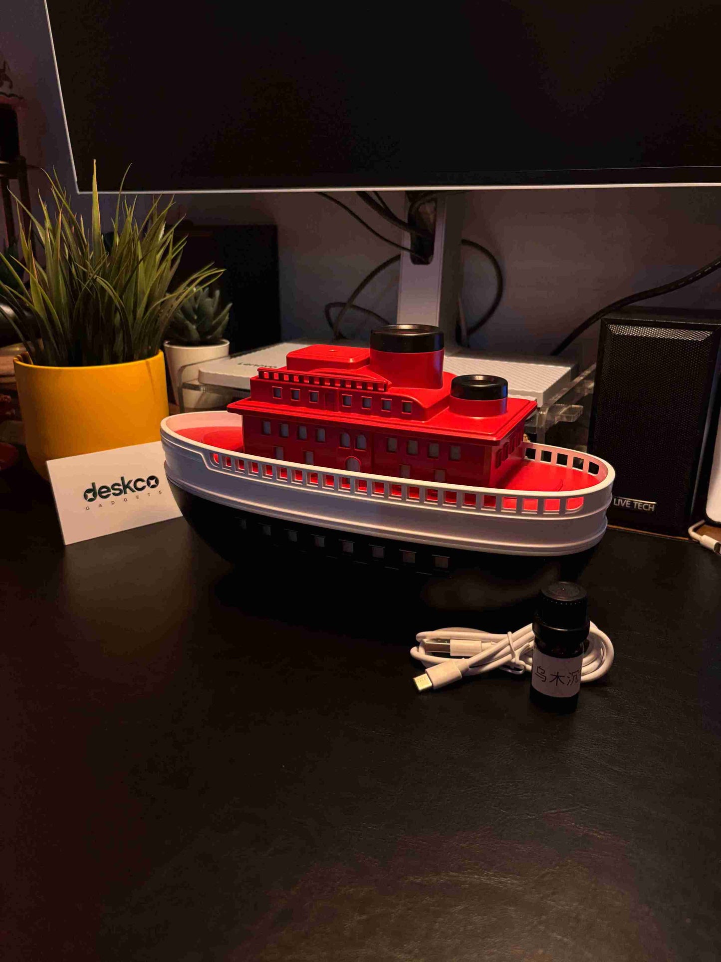 Ship Model Essential Oil Diffuser with Flame Effect