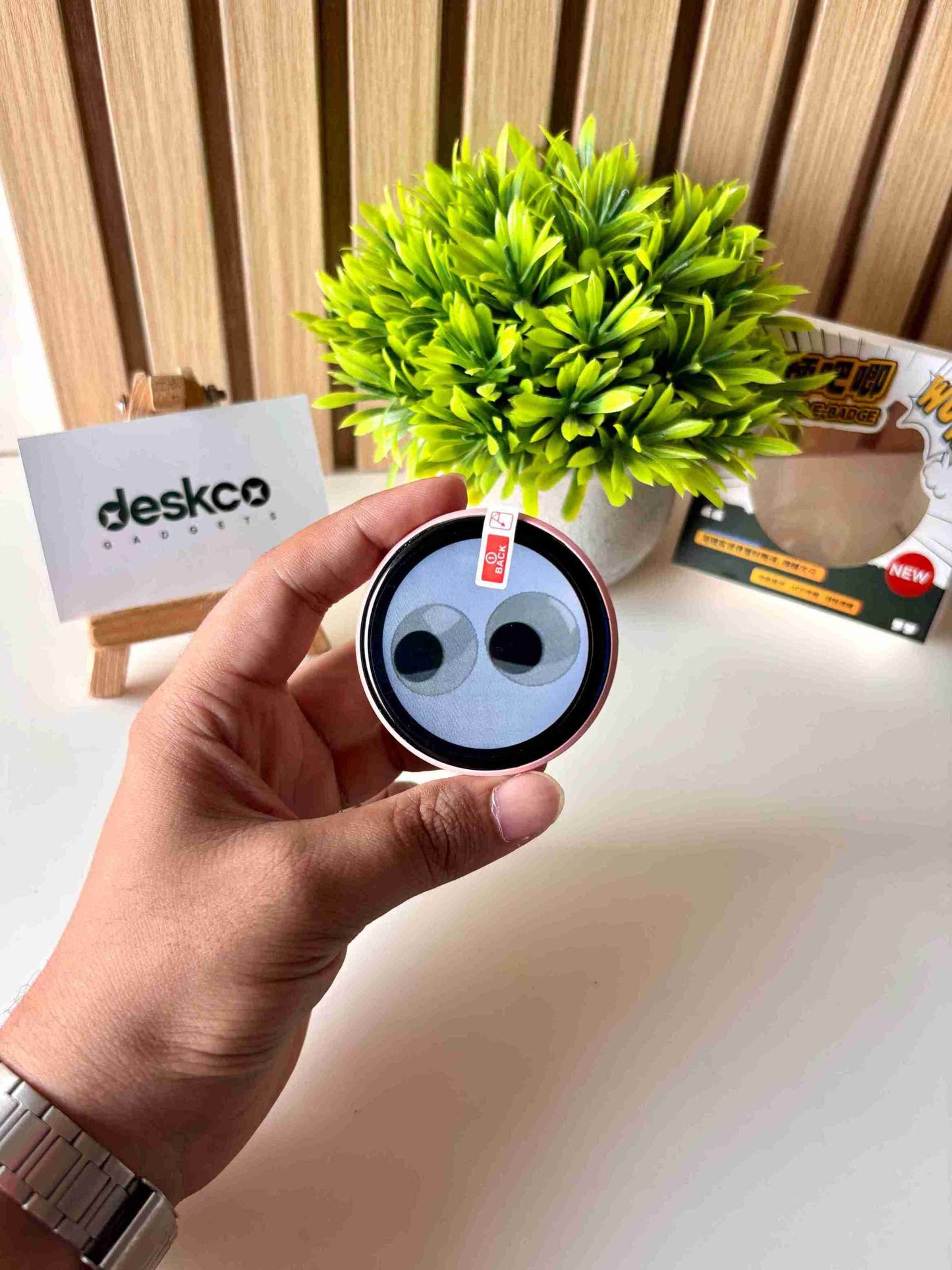 AuraTag Smart Digital Bing Bang e-Badge Customizable Display with Photo/GIF/Video