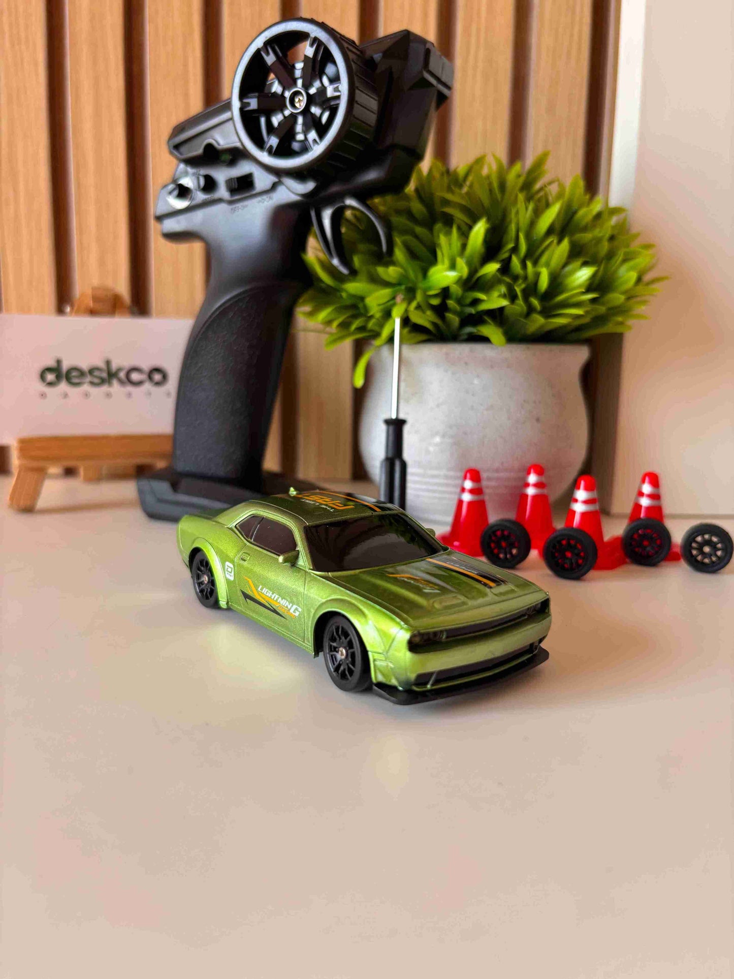 Mini Challenger Drifting RC Car 1:43 with 7 Colors LED 4x4 Drift Car