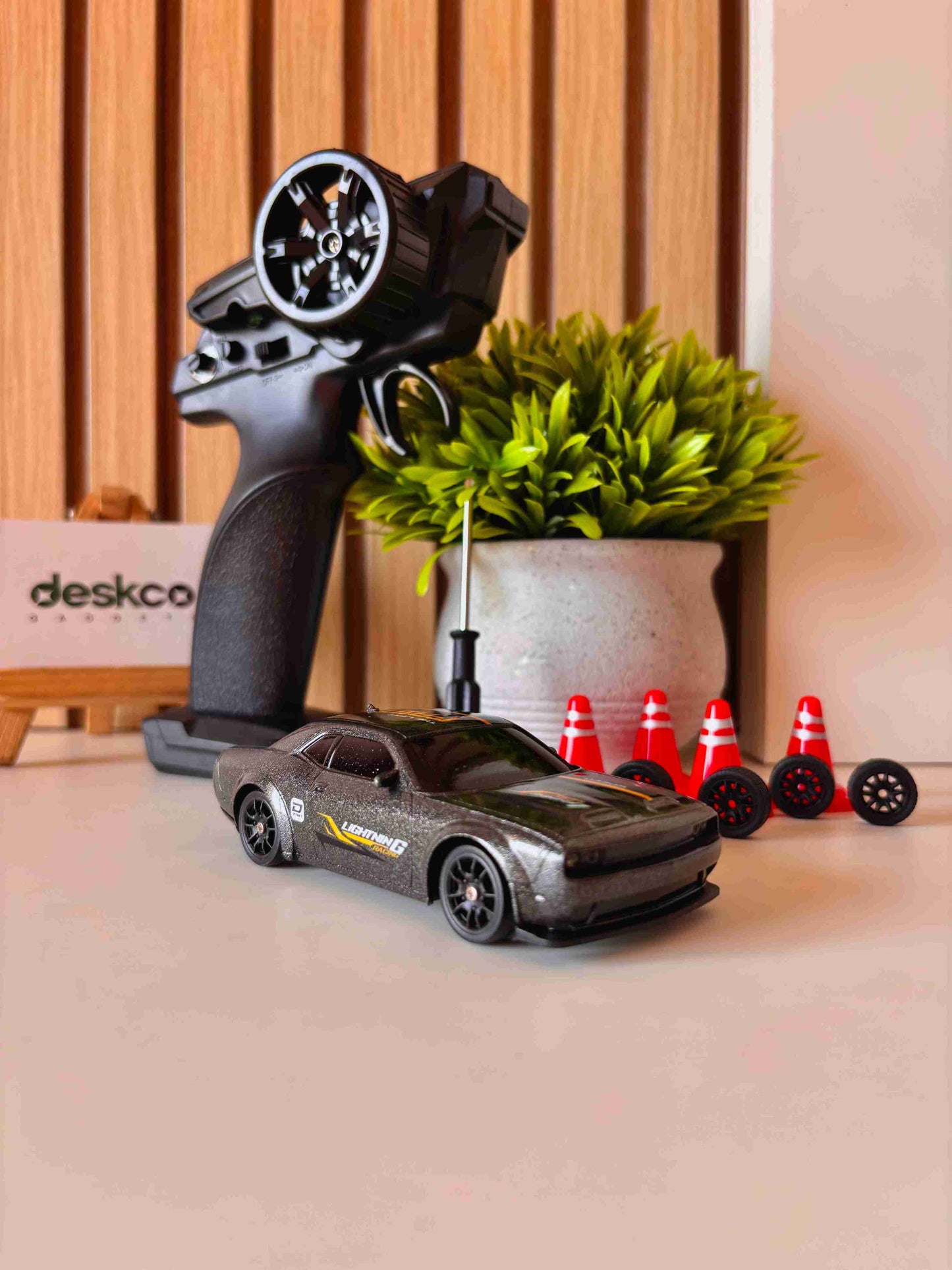 Mini Challenger Drifting RC Car 1:43 with 7 Colors LED 4x4 Drift Car