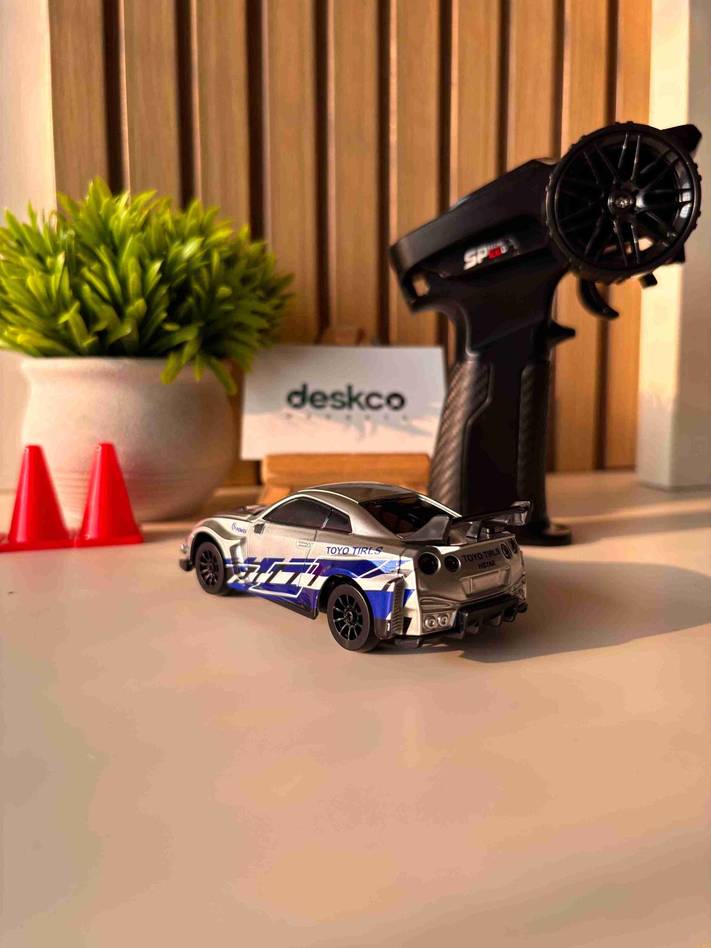 Nissan Skyline GTR-Style Metal Alloy 1:43 RC Drift Car 4WD with Gyro & LED (HStar)