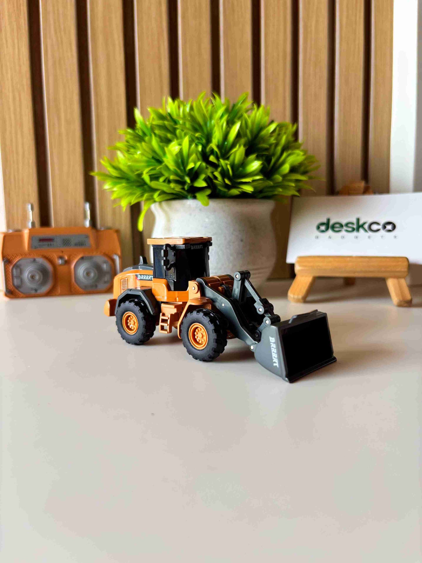 1:64 Scale Premium RC Bulldozer | Desktop RC Construction/Warehouse Combo
