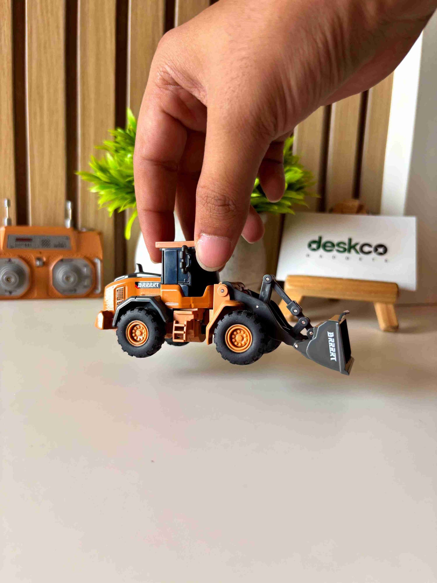 1:64 Scale Premium RC Bulldozer | Desktop RC Construction/Warehouse Combo